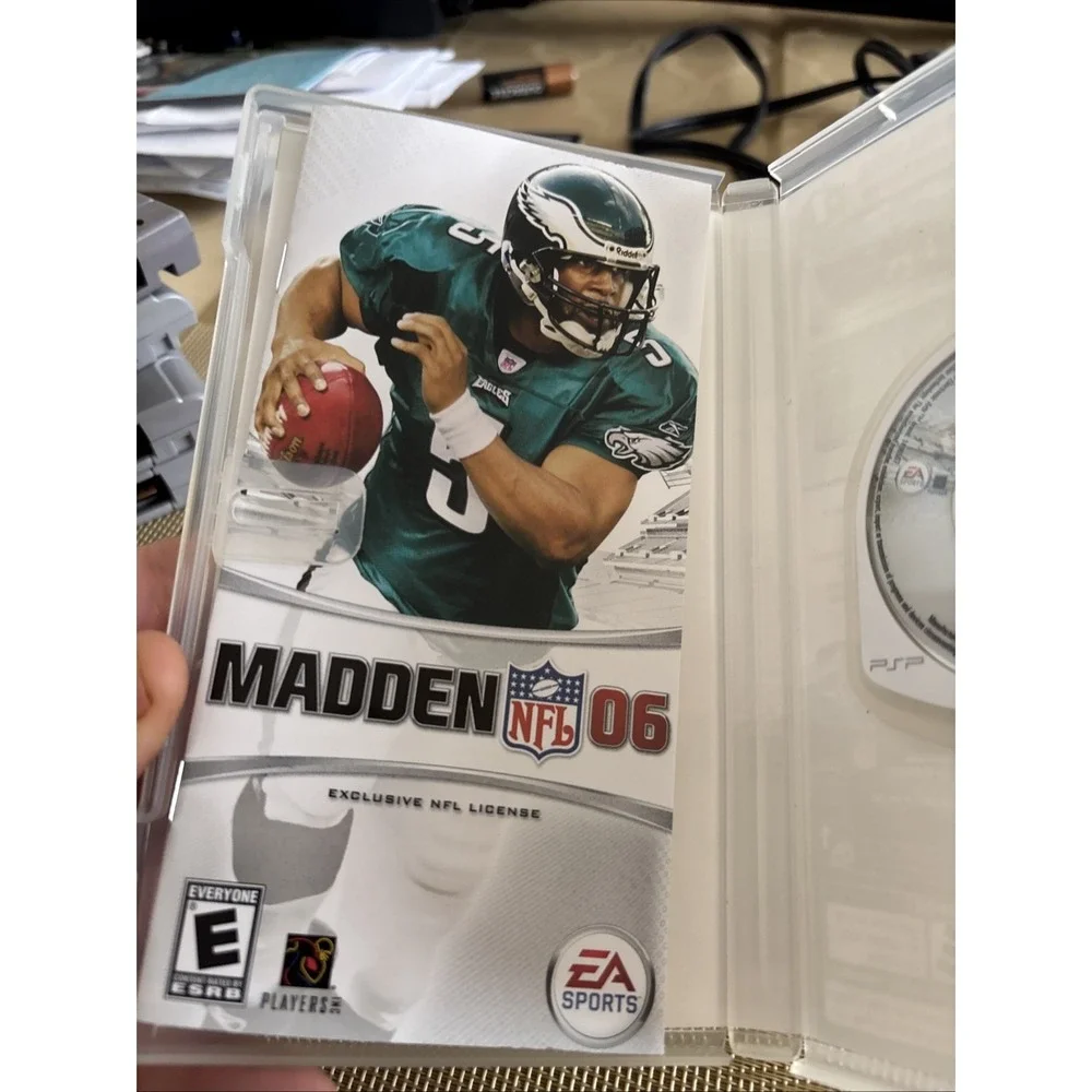 Madden 2006 (Sony PlayStation Portable PSP, 2005) Excellent- With Manual